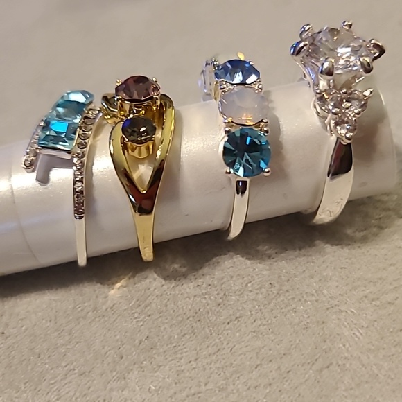 4 RING BUNDLE OF FASHION RINGS ALL SIZE 7 - Picture 14 of 16